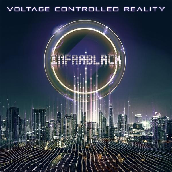 Eine Stadtlandschaft bei Nacht mit Lichtern und einem Ring mit dem Text INFRABLACK.