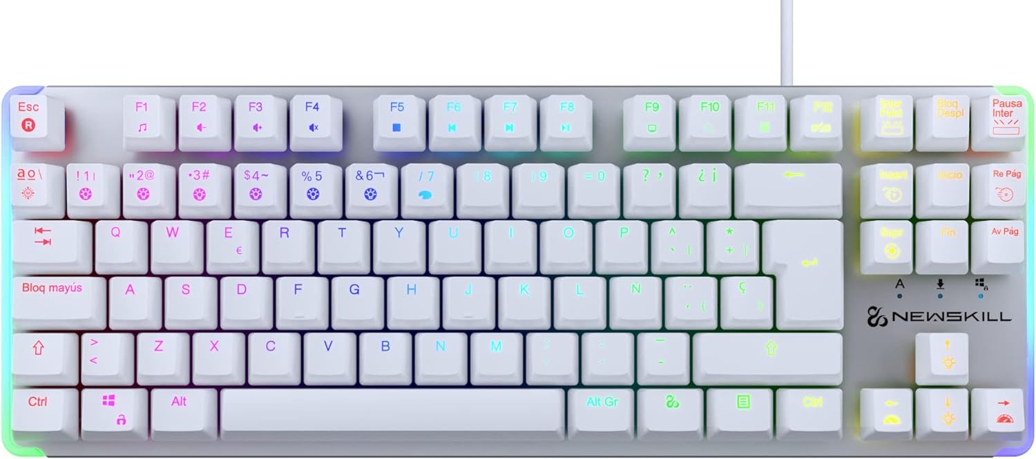 Teclado blanco con teclas de colores arcoíris, con un logotipo de Newskill. Las teclas son blancas.