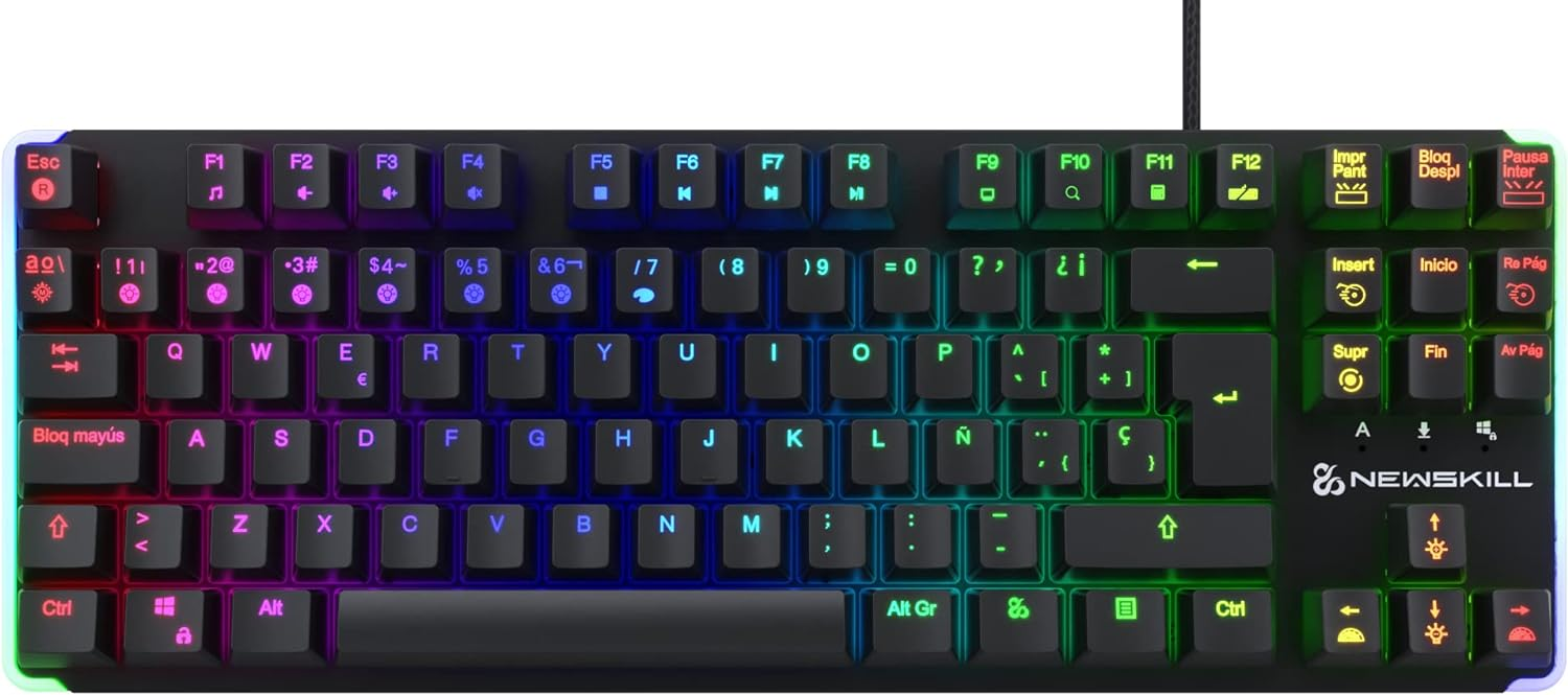 Teléfono Omix morado con triple cámara y pantalla.