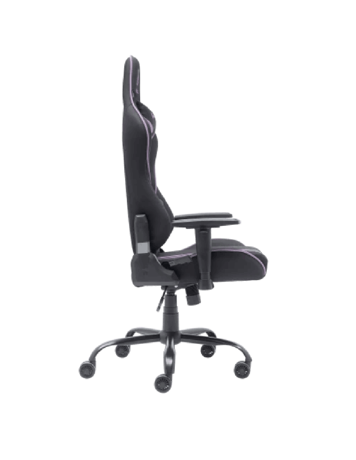Silla gamer negra con respaldo alto y reposabrazos.