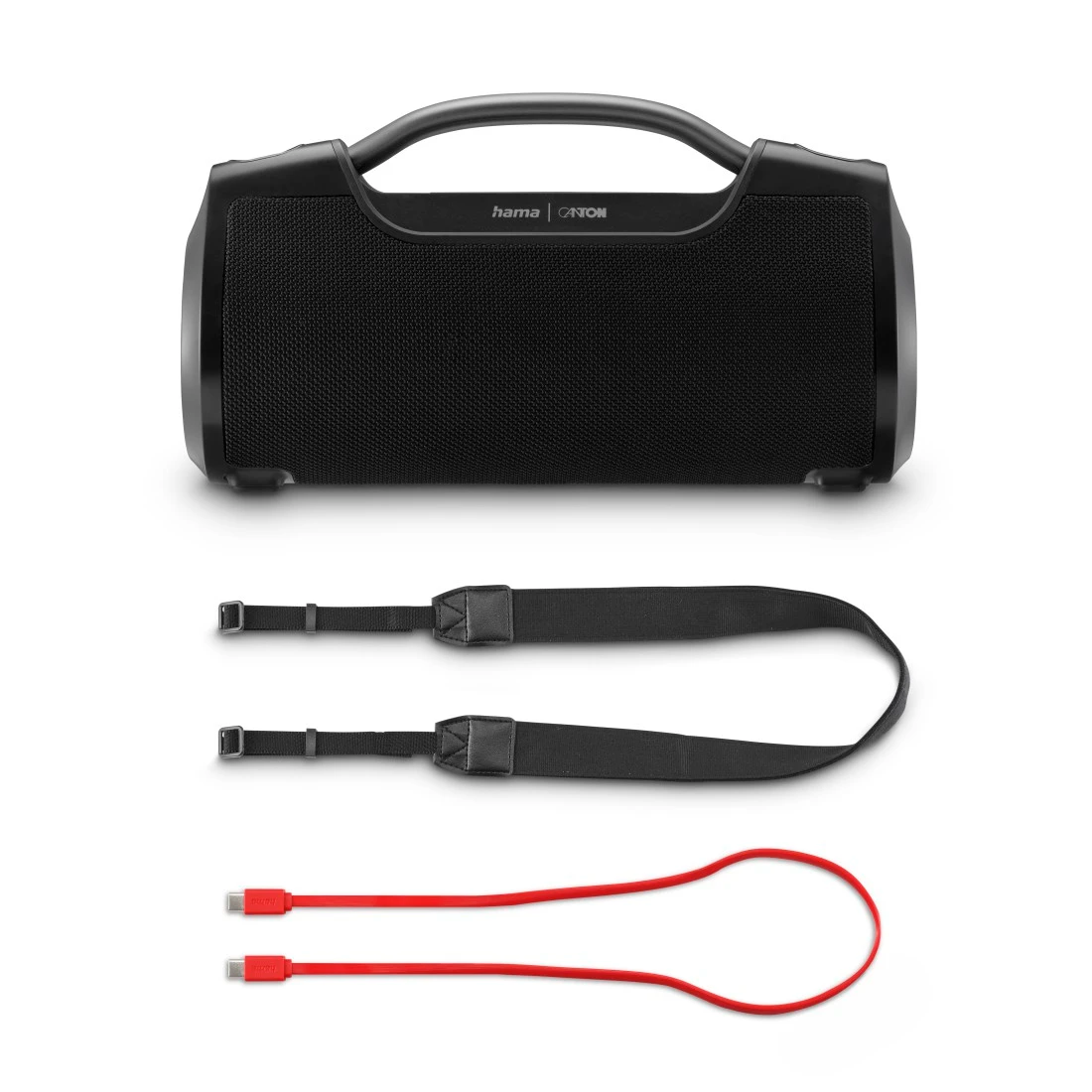 Schwarzer tragbarer Lautsprecher mit Griff und rotem USB-Kabel. Der Lautsprecher steht auf weißem Grund.
