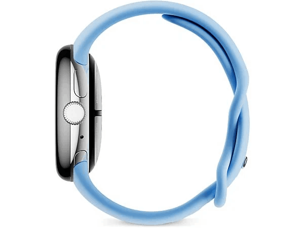 Un reloj inteligente plateado con una correa azul se muestra de lado. La correa rodea.