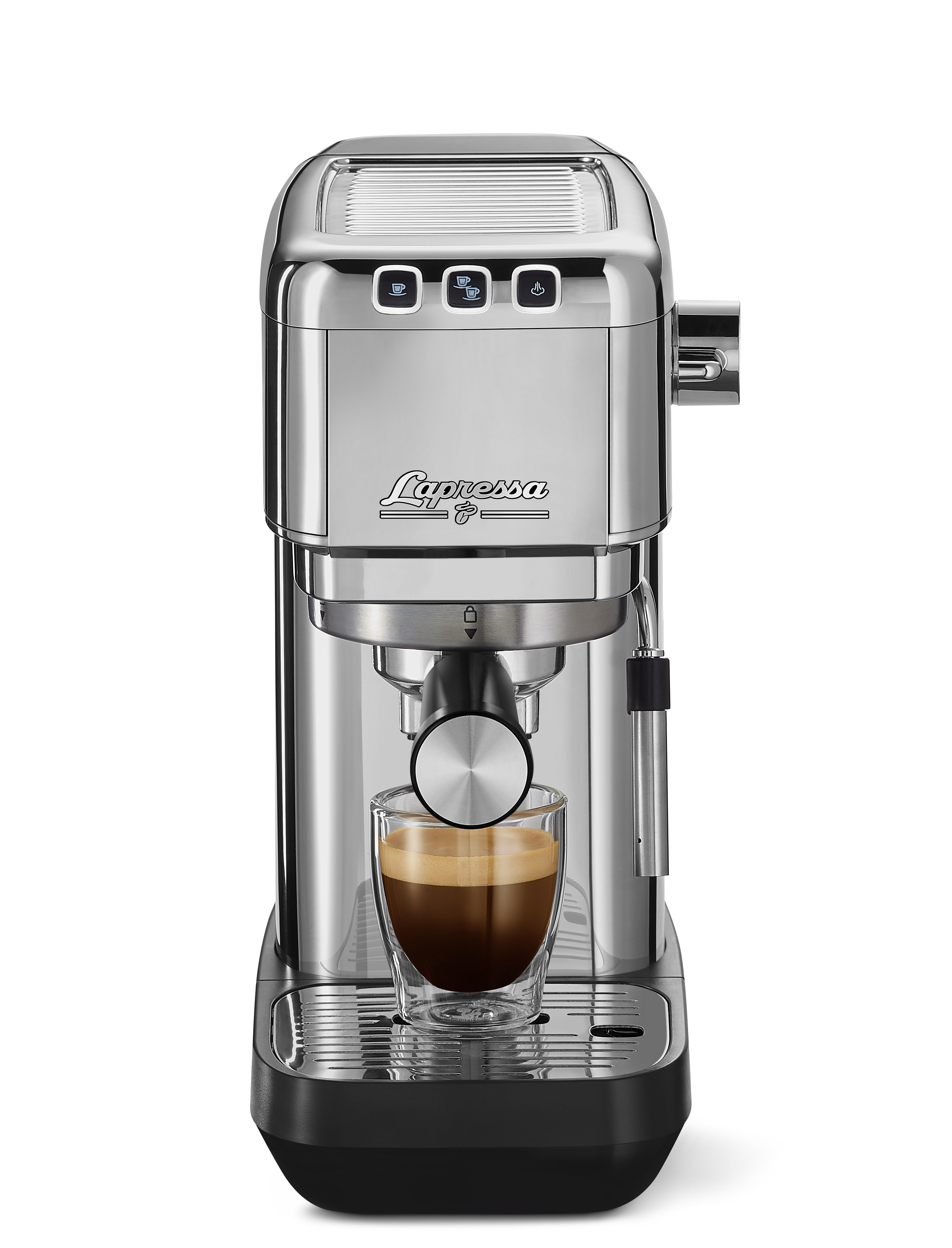 Gümüş espresso makinesi, bir bardak kahve ve siyah taban ile.