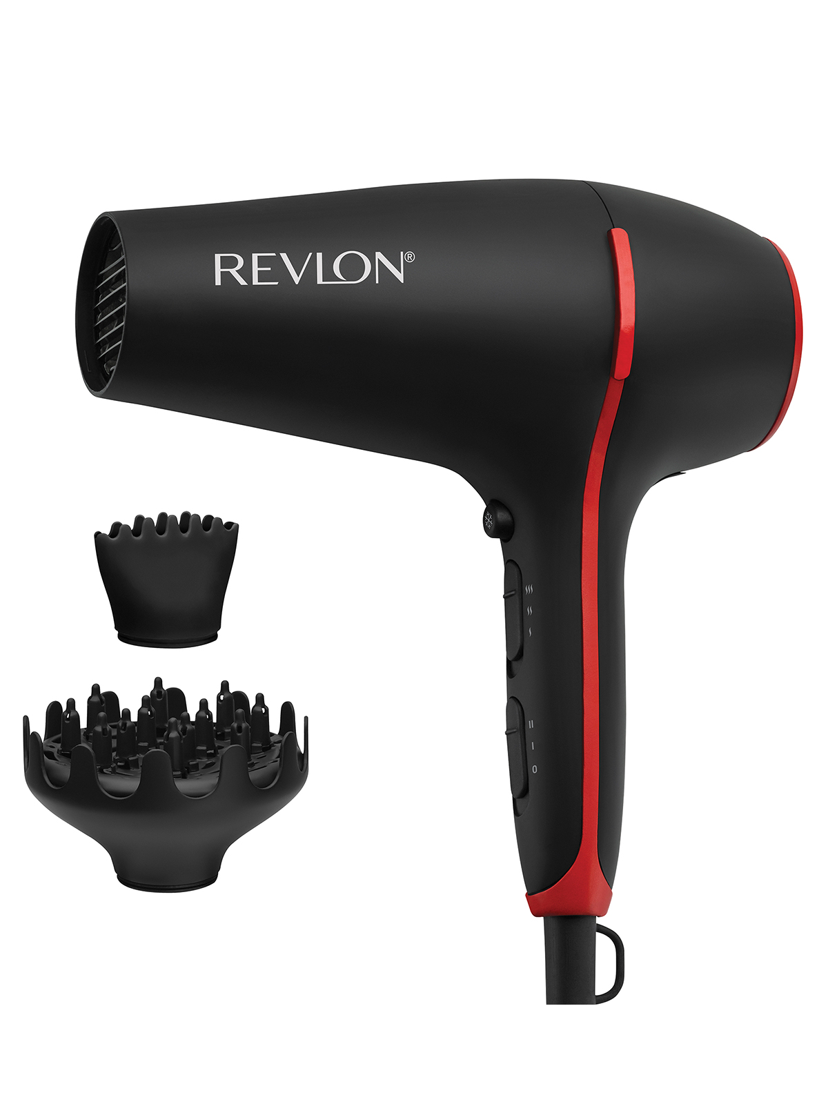 Kırmızı detaylara ve iki siyah eke sahip siyah bir Revlon saç kurutma makinesi. Beyaz bir arka plan üzerinde.