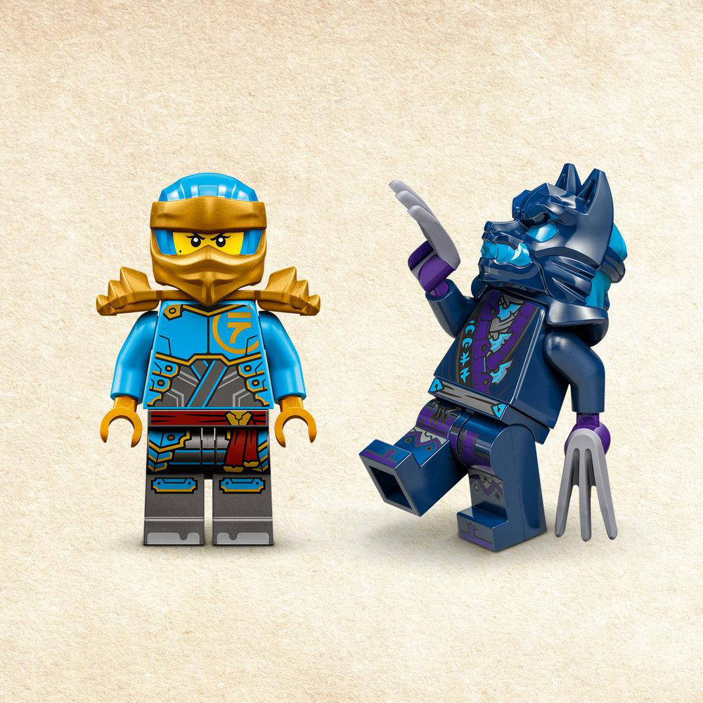 Zwei Lego Ninjago Minifiguren, eine blau, eine dunkelblau, mit Waffen.