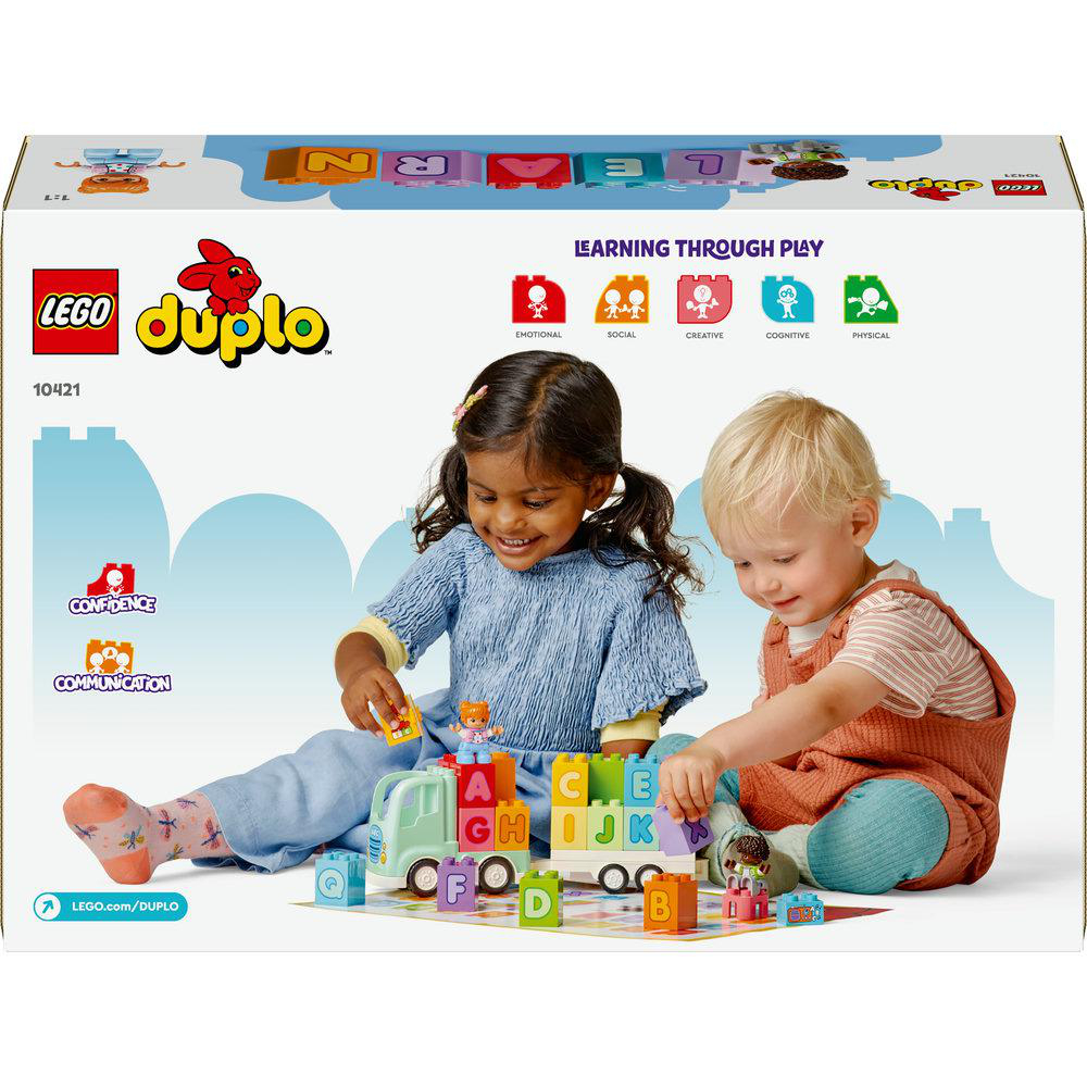 Kinder spielen mit LEGO Duplo Blöcken und bauen einen Truck mit Buchstaben auf den Blöcken.