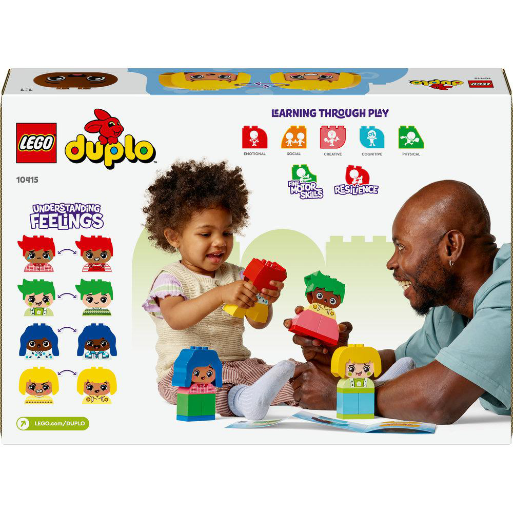 LEGO Duplo-Box mit Kind und Erwachsenem, die mit Spielfiguren spielen. Merkmale: emotionale, soziale und kreative Fähigkeiten.