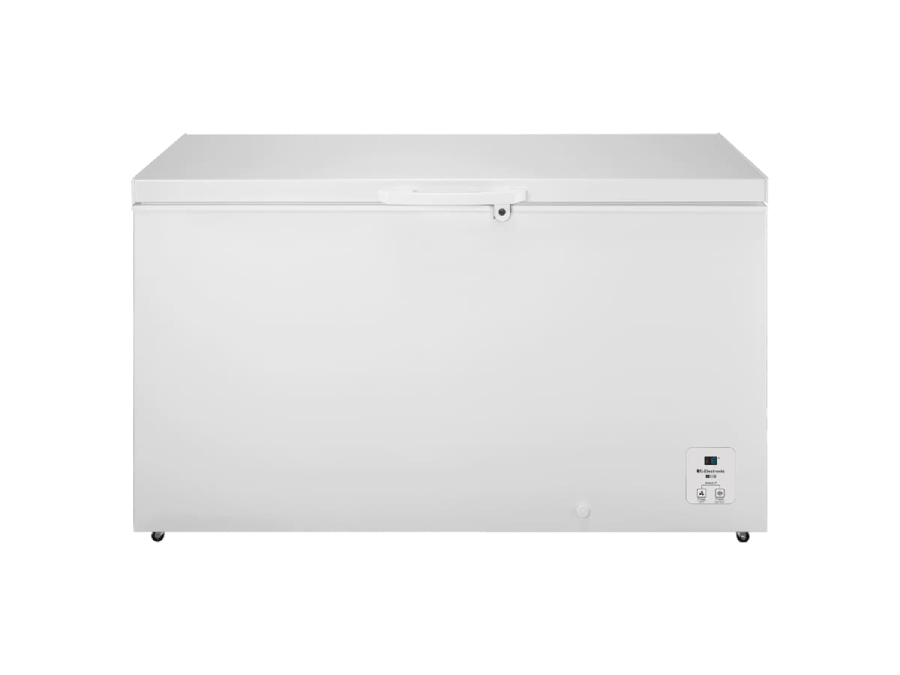 Congelador horizontal blanco con asa, panel de control y puerta. El fondo es negro.