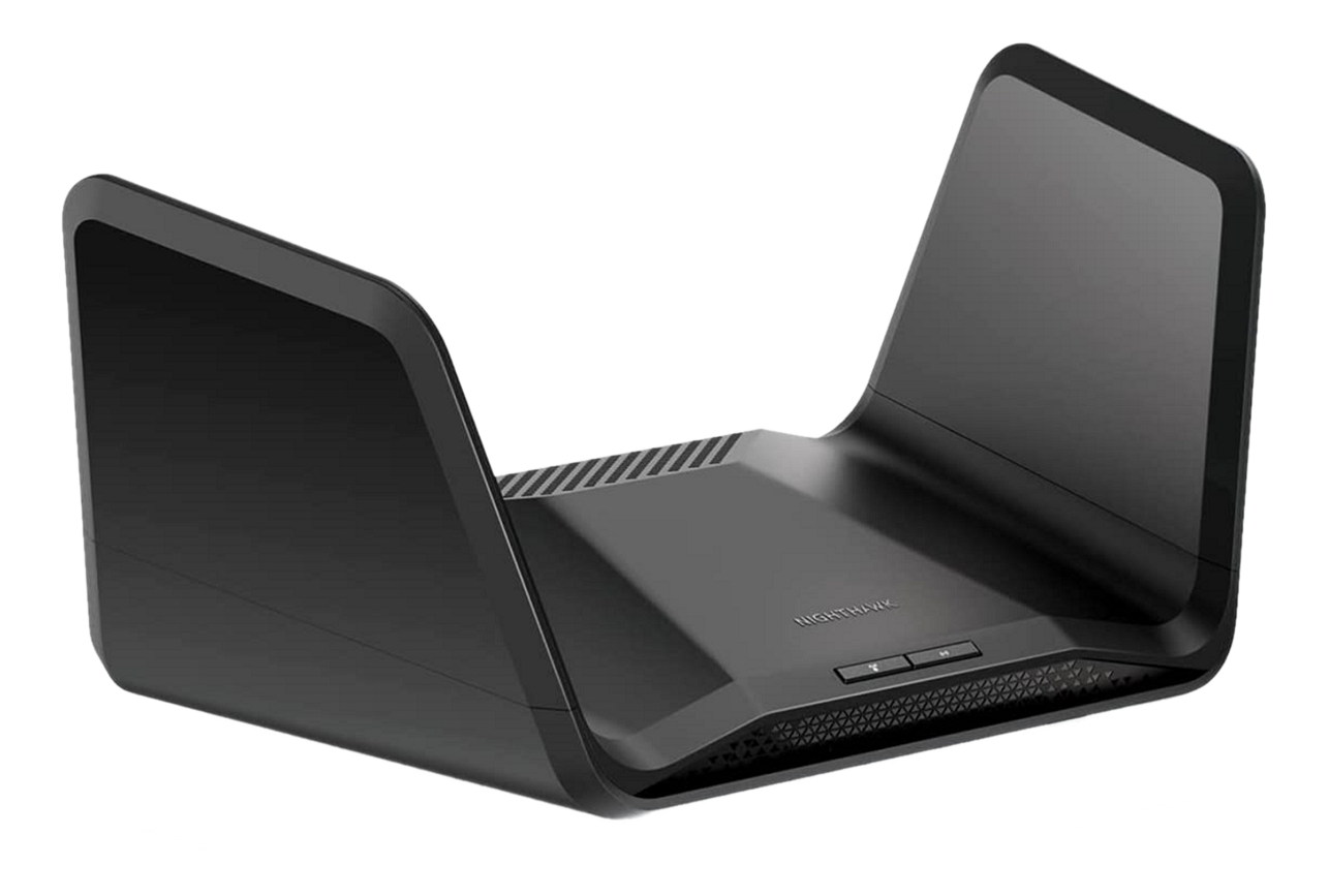 Schwarzer Netgear Nighthawk Wi-Fi-Router mit eckigem Design und zwei großen Antennen. Isoliert auf Schwarz.