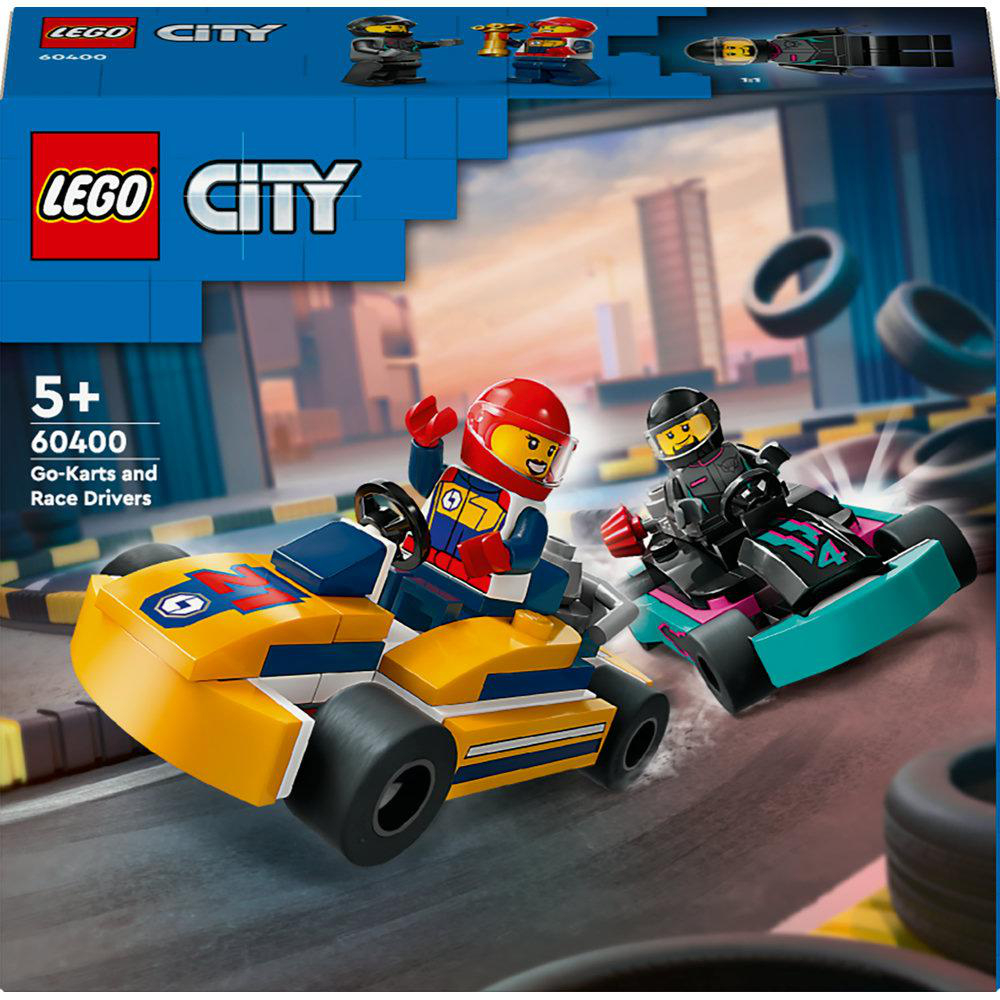 LEGO City-Box mit Gokarts und Rennfahrern. Zwei Gokarts sind in Aktion, eines gelb, eines türkis, beide mit Fahrern.
