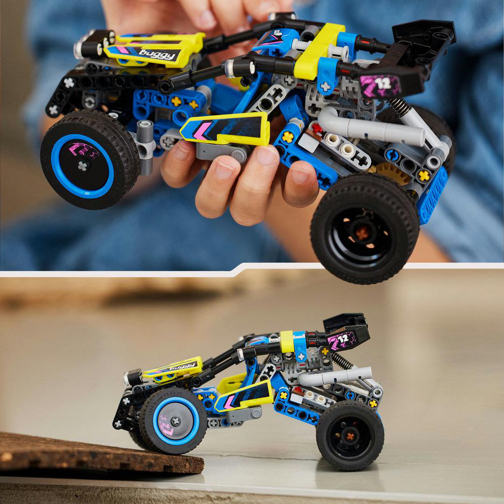 Zwei Fotos: Ein Spielzeug-Buggy wird von Händen gehalten und auf eine Oberfläche gelegt.