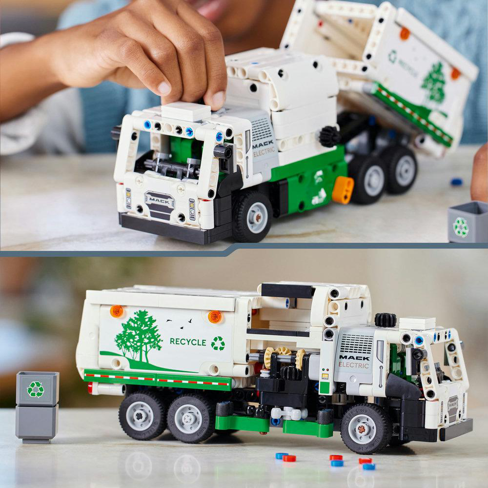 Lego Mack Electric Müllwagen. Ober- und Seitenansicht zeigen Kinderhände und den zusammengebauten LKW.