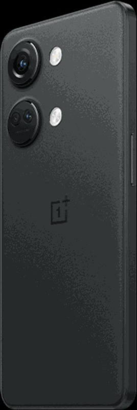 Zwarte smartphone met drie camera's aan de achterkant en een aan/uit-knop aan de zijkant, schuine weergave.