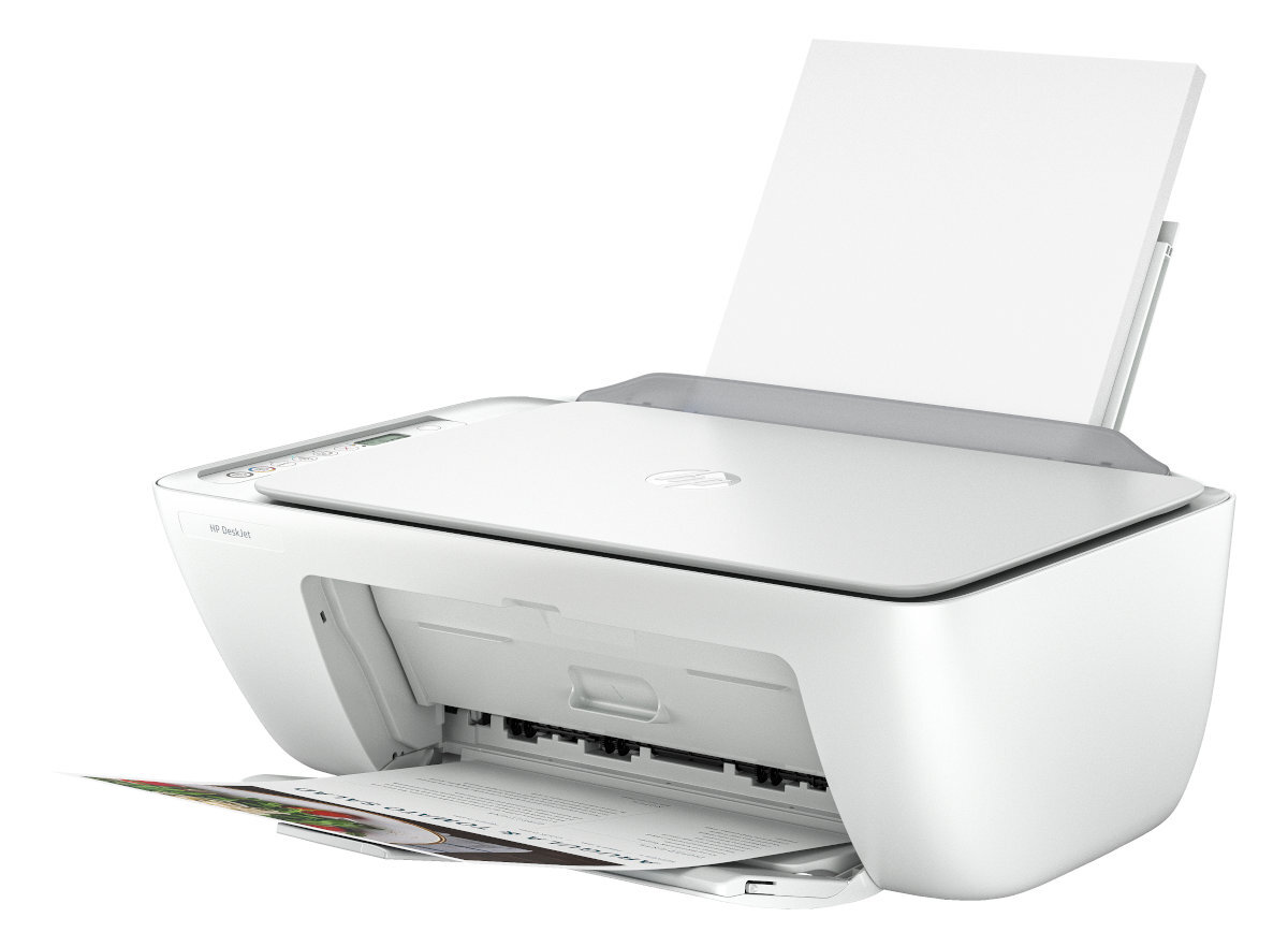 Biała drukarka HP DeskJet z papierem w podajnikach wejściowych i wyjściowych, na białym tle.