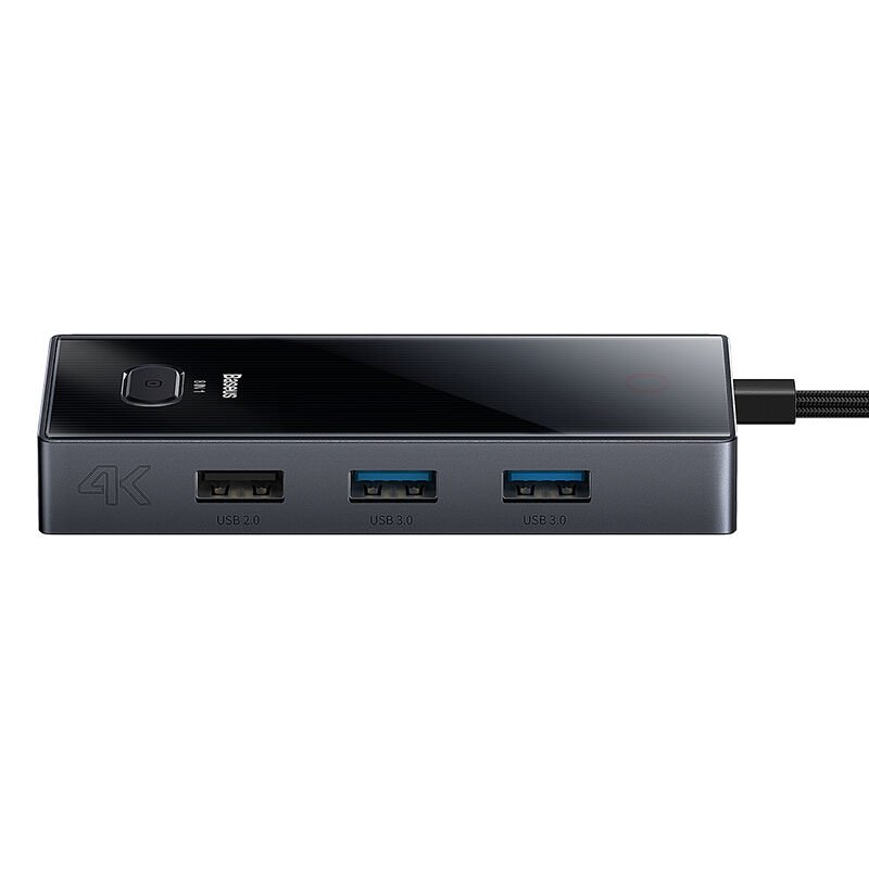 4K, USB 2.0 ve USB 3.0 bağlantı noktalarına sahip siyah USB hub.