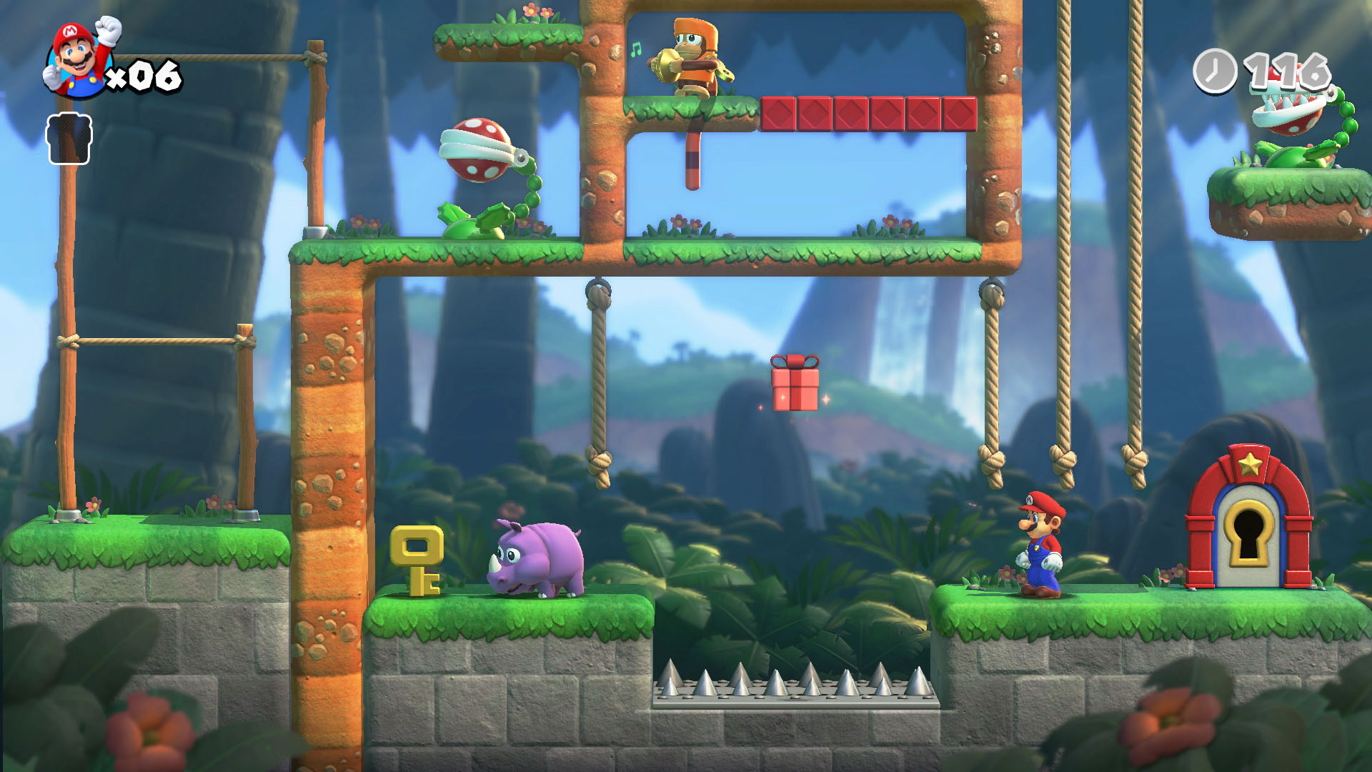 Un nivel de Super Mario Bros. con Mario, una planta Piraña y una llave. El fondo muestra follaje selvático.