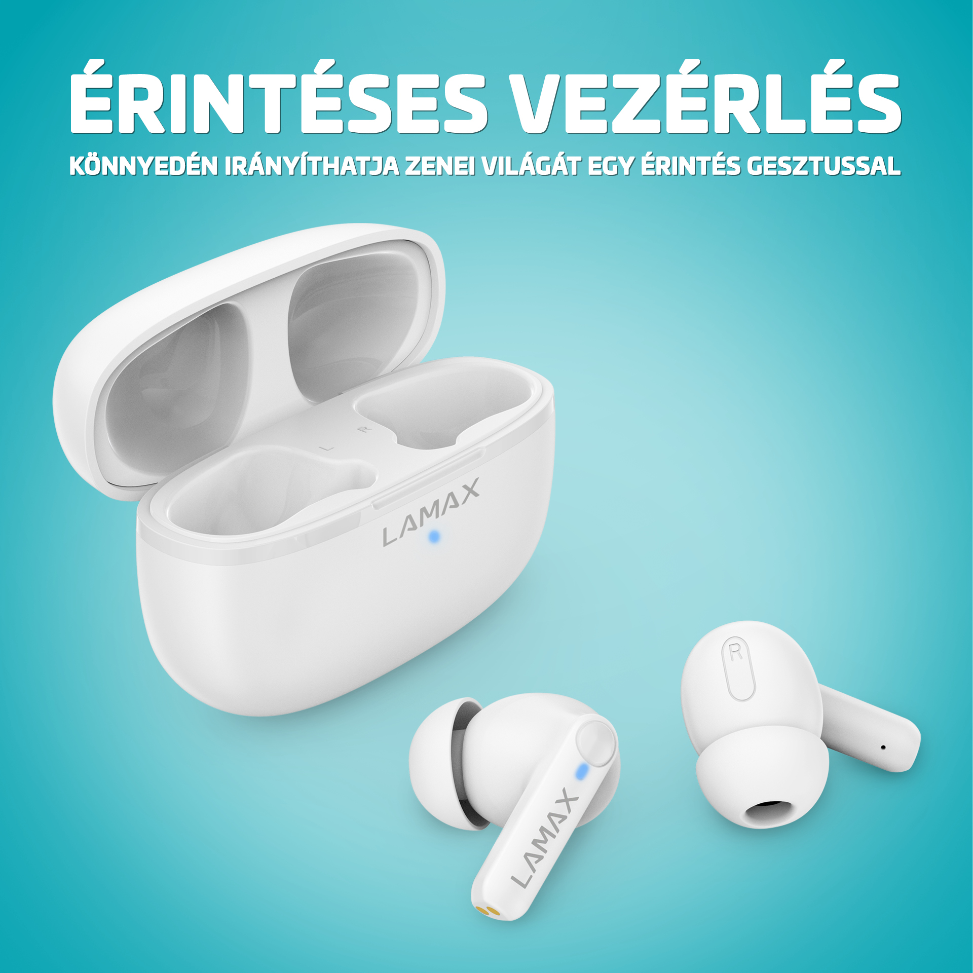 Fehér vezeték nélküli fülhallgatók és töltőtok, nyitva, kék háttérrel.