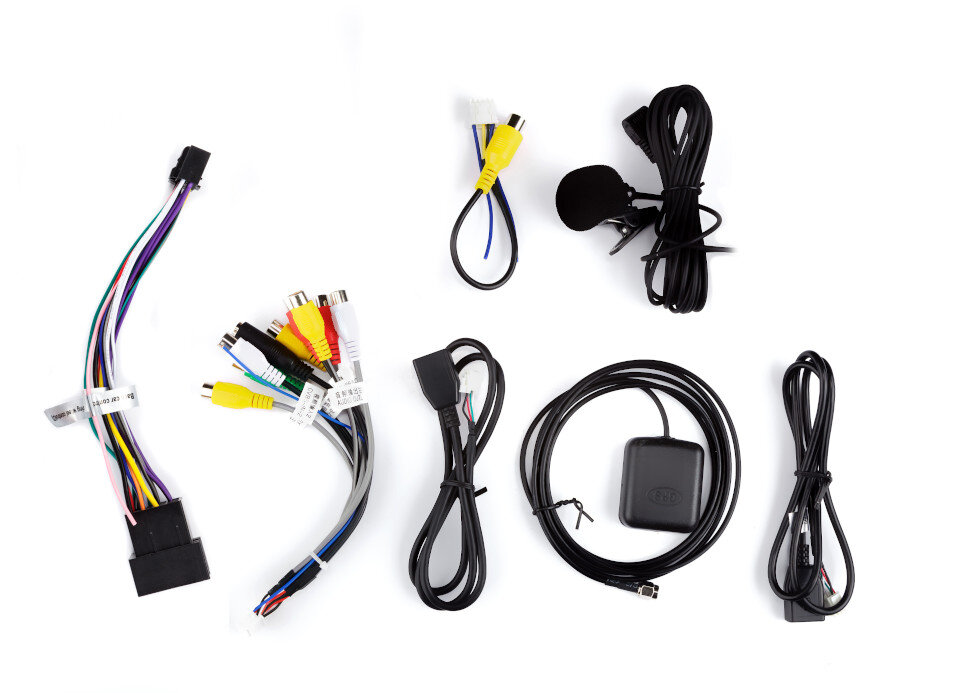 Kable i złącza urządzeń elektronicznych. Różne kolory i kształty na białym tle.