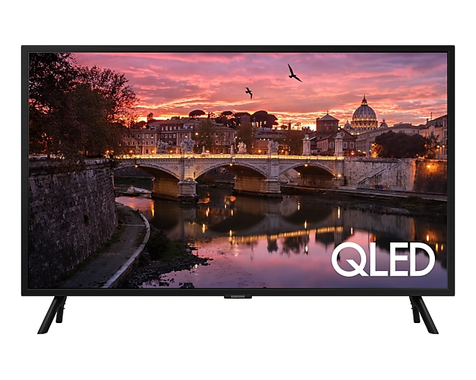 Ein Samsung QLED-Fernseher, der einen Sonnenuntergang zeigt.