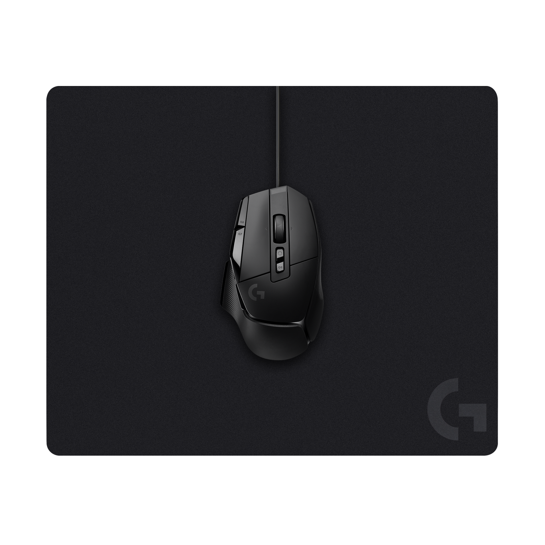 Schwarze Maus auf schwarzem Mauspad. Maus hat Tasten und ein Scrollrad. Pad hat 'G'-Logo.