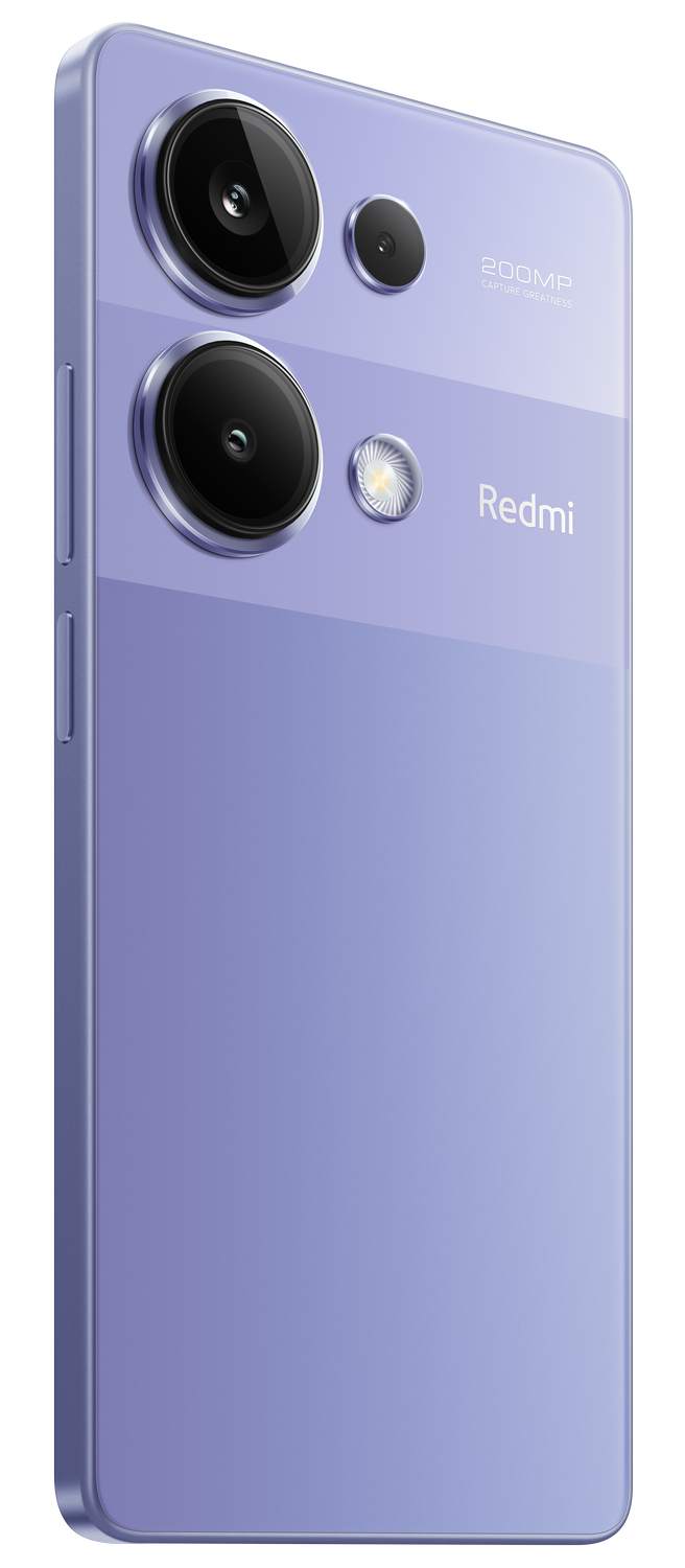 Teléfono Redmi púrpura. Cuenta con configuración de triple cámara, flash y el logotipo de Redmi. Vista en ángulo.