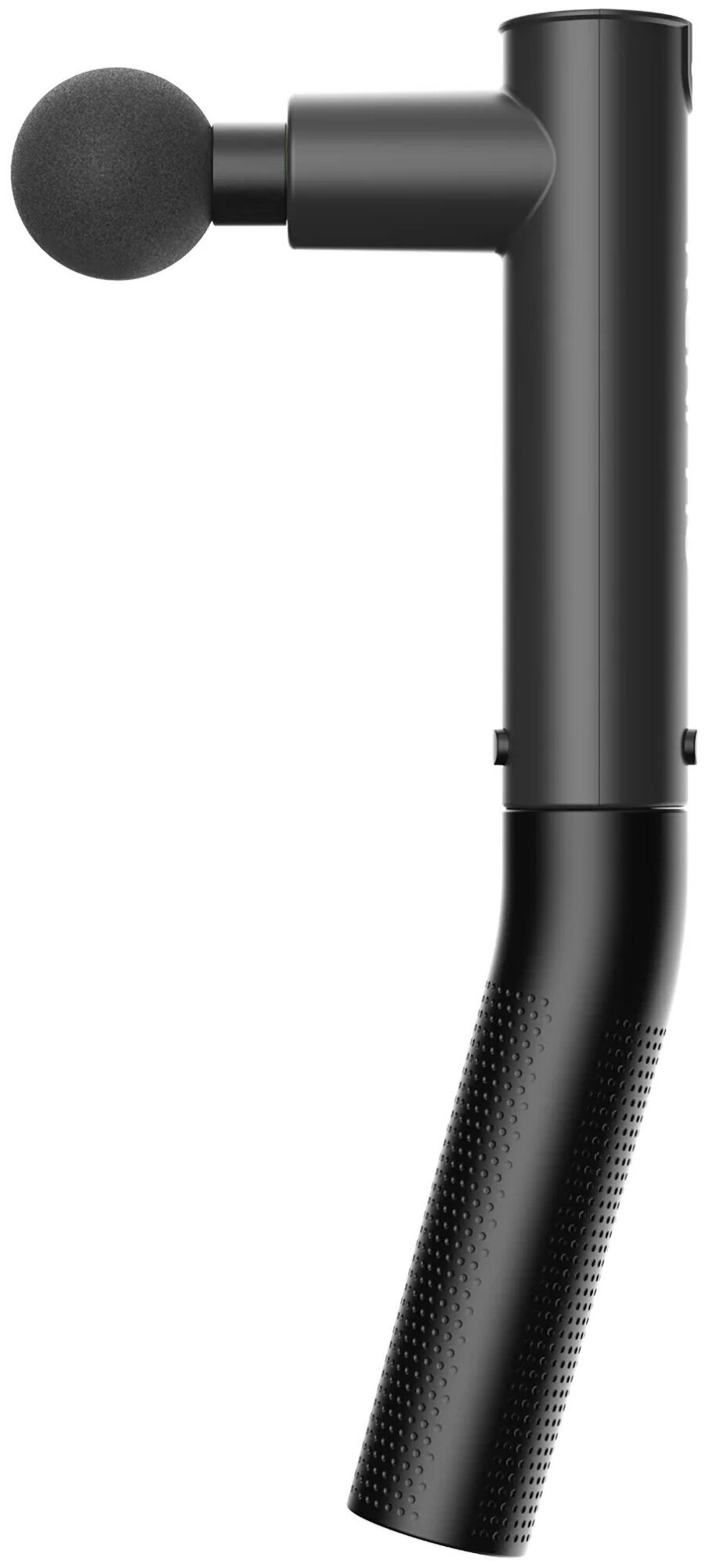 Czarny pistolet do masażu z zaokrągloną głowicą do masażu. Widok pod kątem na białym tle.