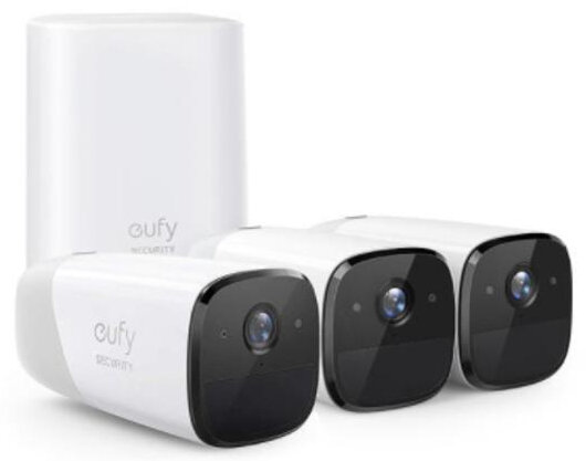 Zestaw białych kamer bezpieczeństwa Eufy i biała stacja bazowa, na białym tle.