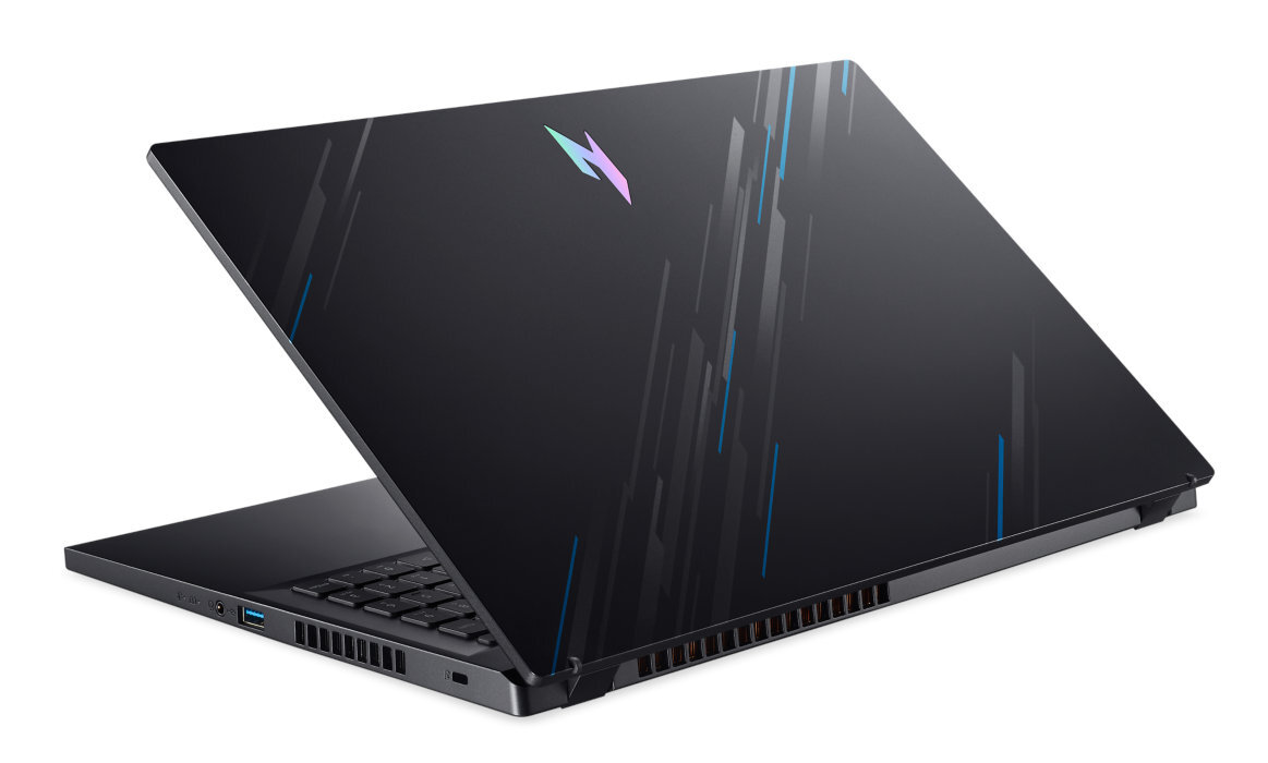 Czarny laptop z wzorem na tylnej obudowie, otwarty, na białej powierzchni, widok z perspektywy.