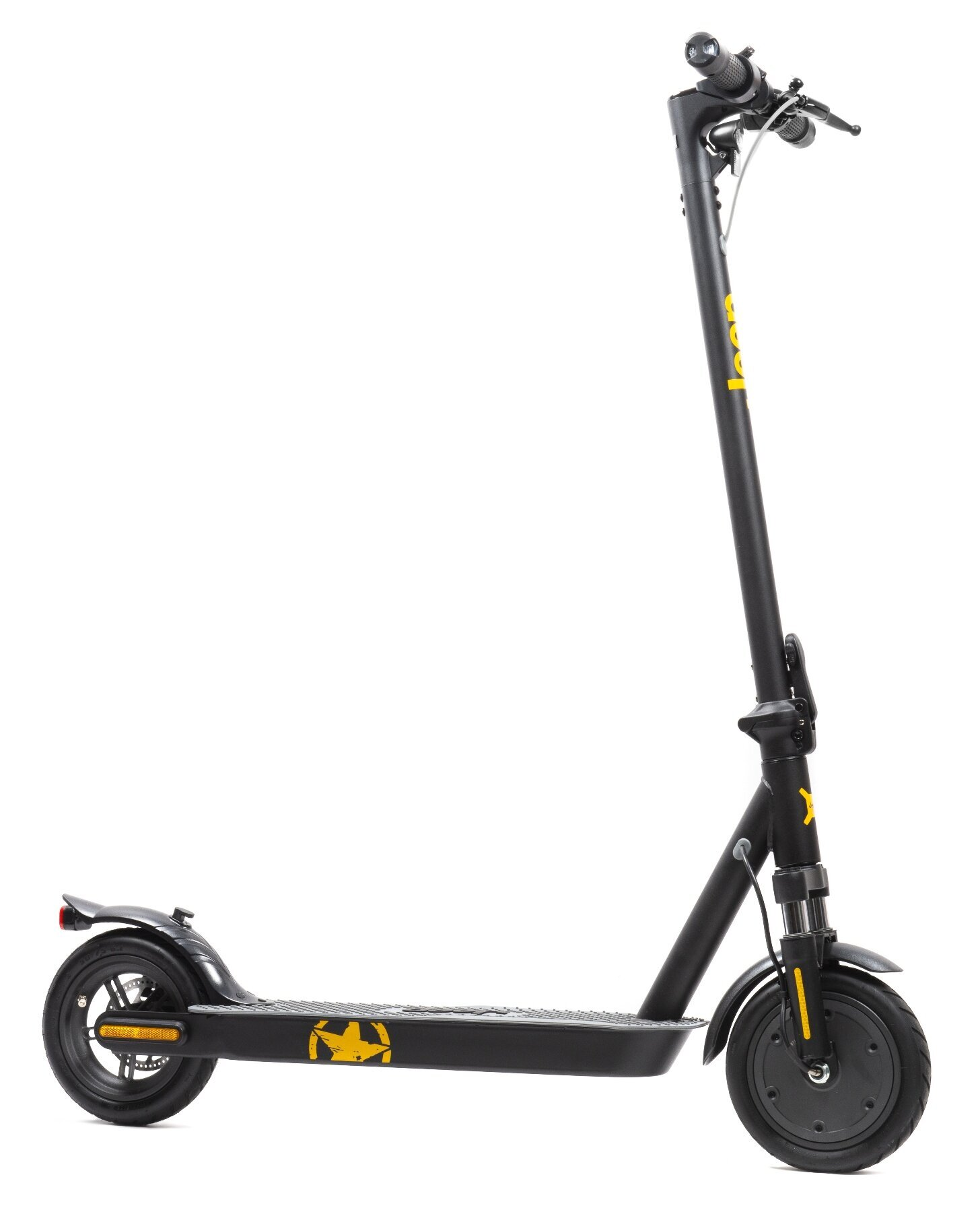 Czarna hulajnoga elektryczna z żółtymi akcentami. Hulajnoga na białym tle, ma elegancki design.