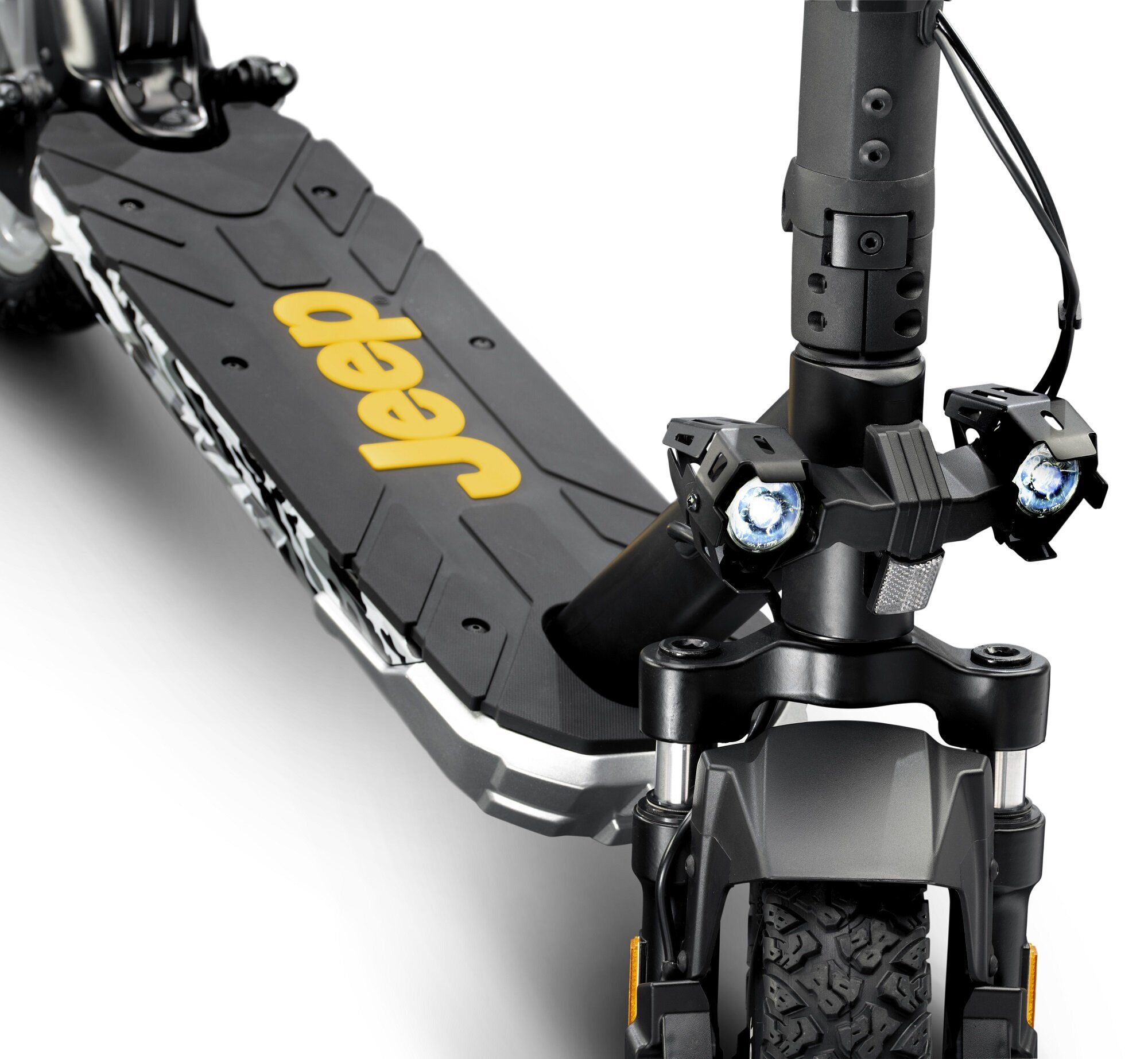 Czarny i żółty skuter elektryczny Jeep. Skuter ma dwa światła i czarną powierzchnię na stopy.