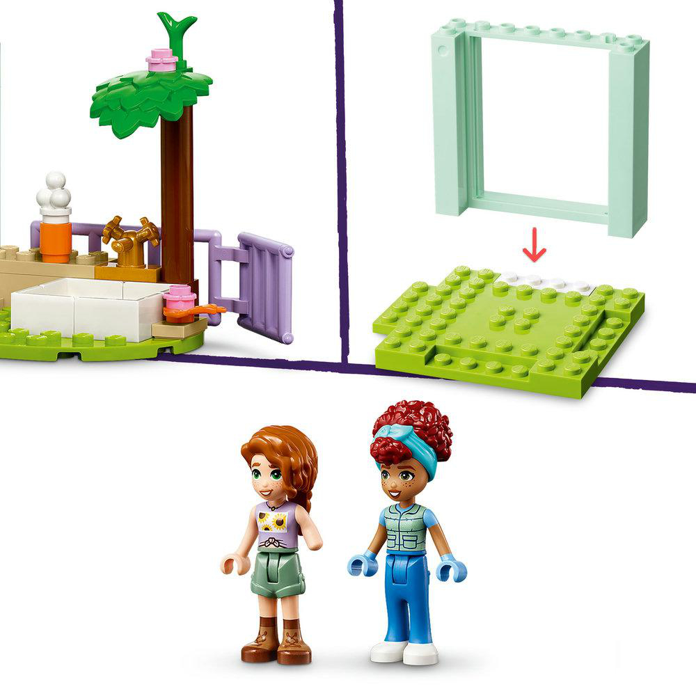 Lego Friends Set mit zwei Figuren. Bausteine, Zubehör und eine Bauszene.