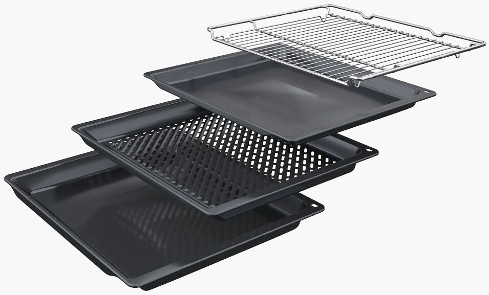 Cztery blachy do pieczenia ułożone w stos. Metalowa kratka na górze, a potem pełna, perforowana i znów pełna.