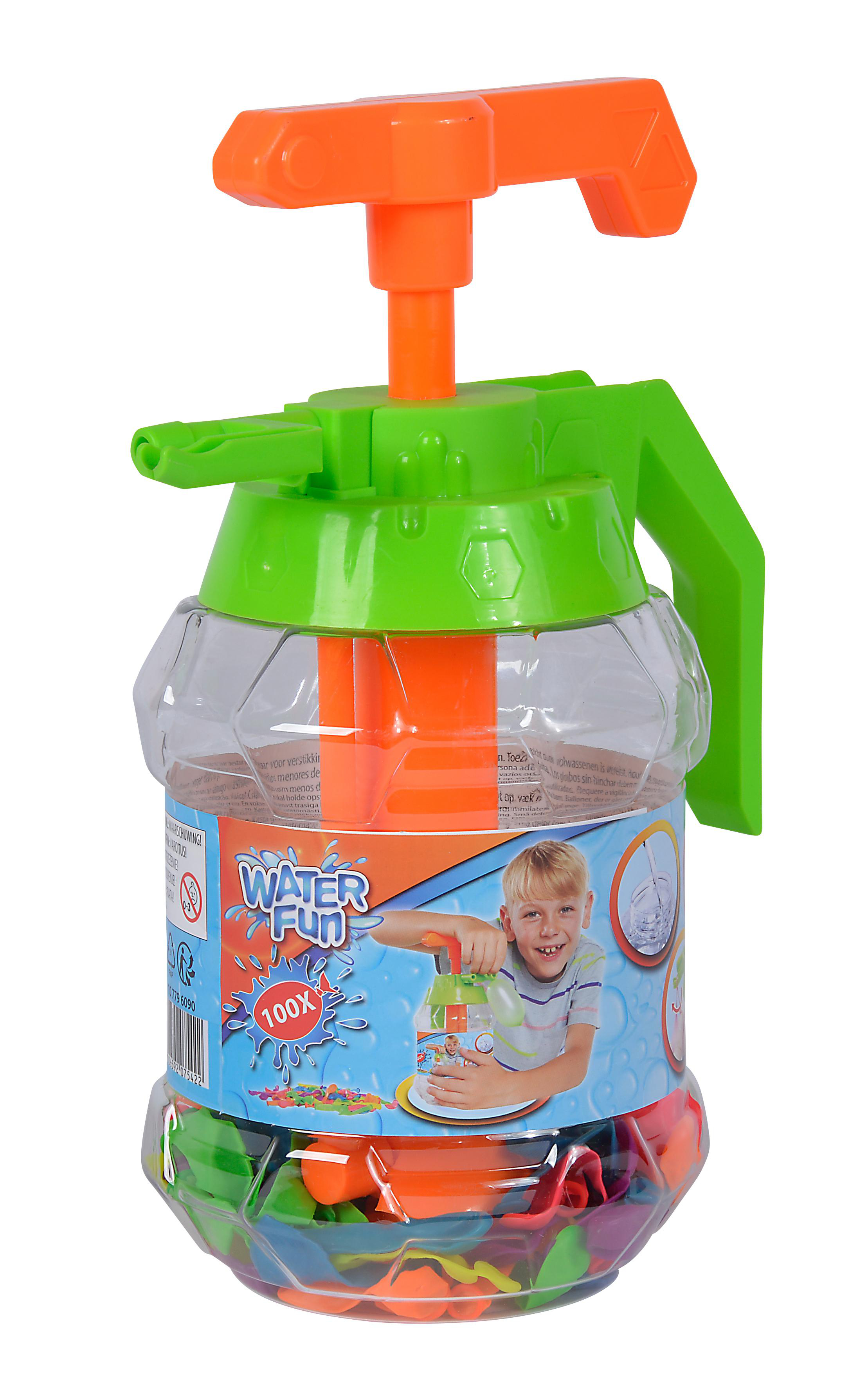 Spielzeug-Wasserpistole mit Wasserballons. Orange und grüne Farben. Weißer Hintergrund.