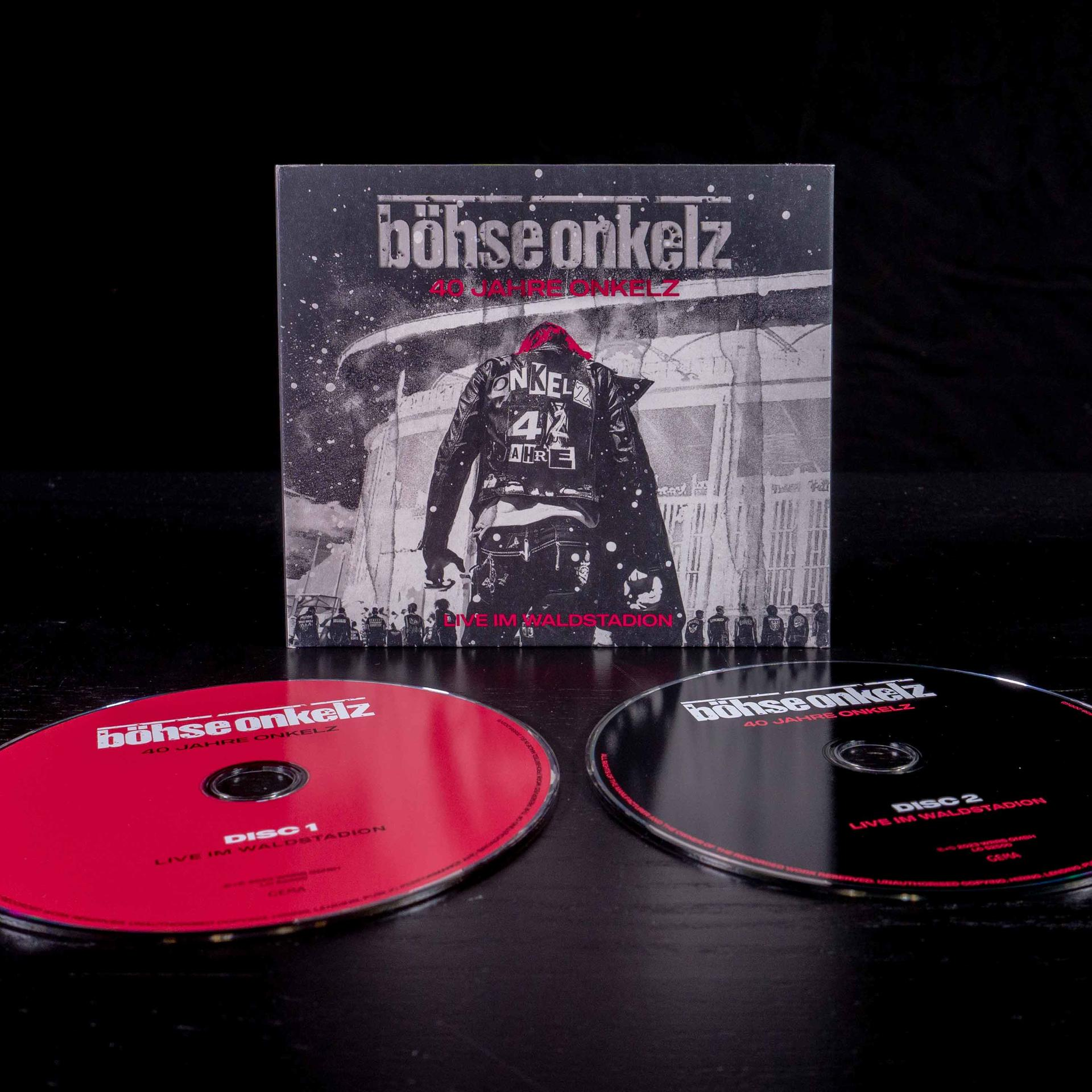 CD-Box-Set mit zwei CDs. Schwarzer Hintergrund, Albumcover sichtbar.