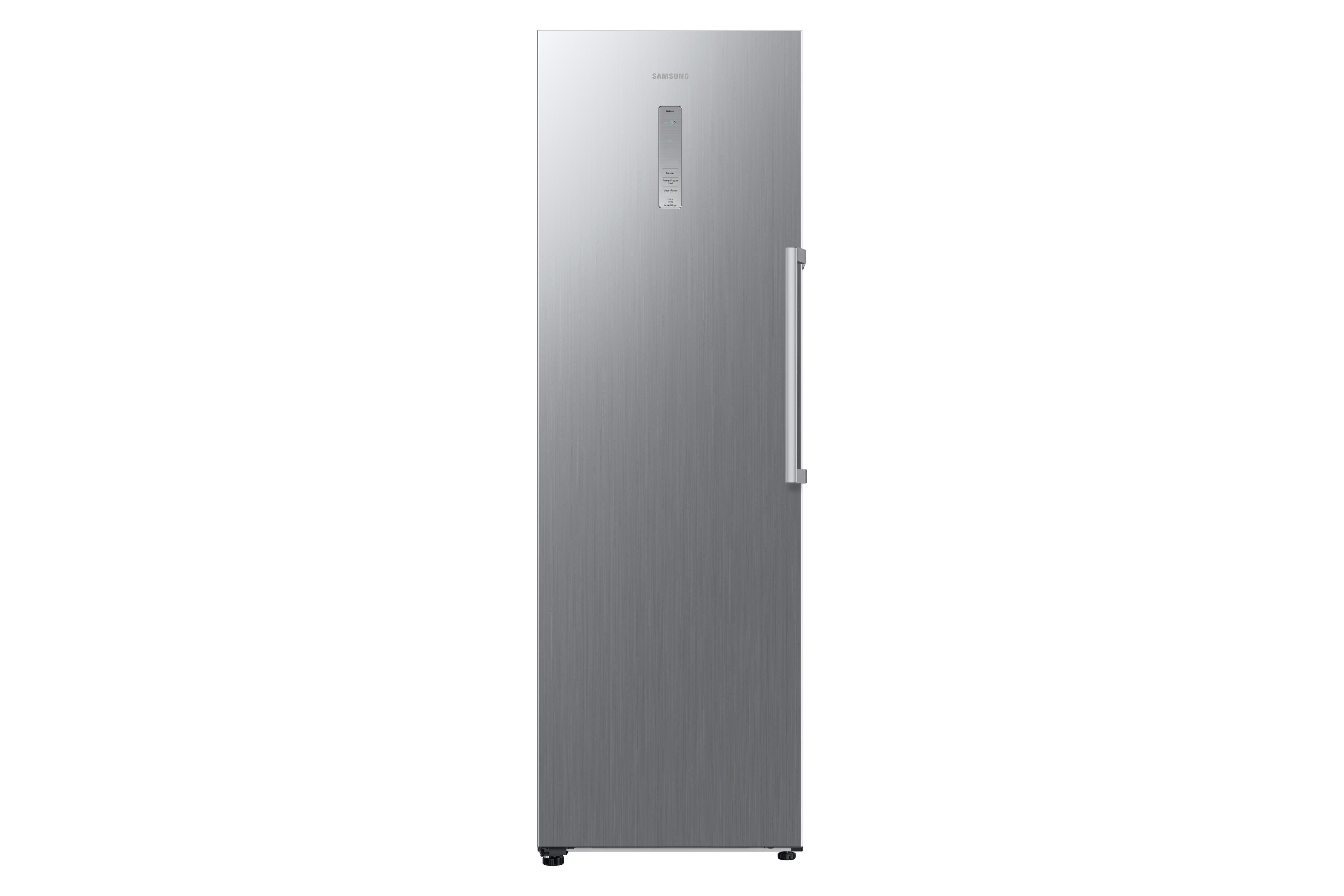Silberner Samsung Kühlschrank, hoch und schlank, mit einem Griff auf der rechten Seite.