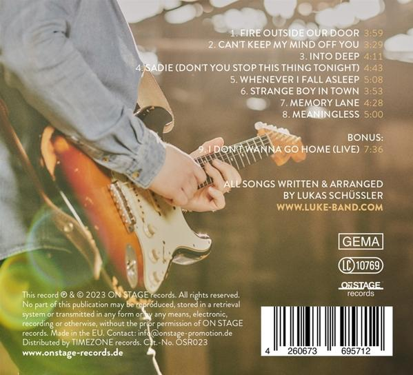 Mann spielt Gitarre, Album-Trackliste und Copyright-Informationen.