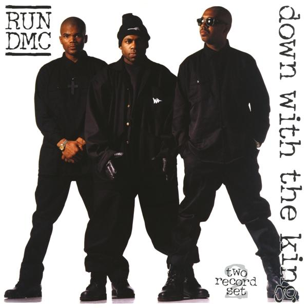 Run DMC album borítója. Három fekete ruhás férfi pózol.