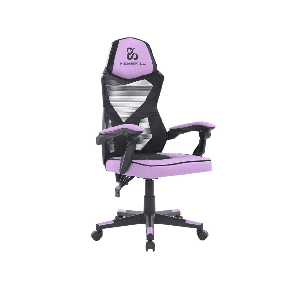 Una silla gamer rosa y negra sobre un fondo negro, mostrando el respaldo y el asiento.