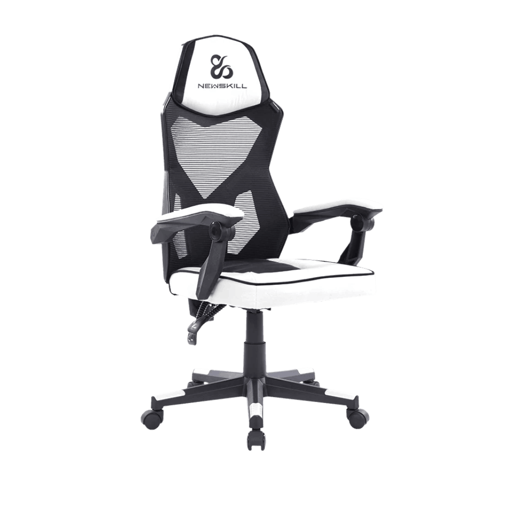 Silla gaming, blanca y negra. Respaldo de malla, reposabrazos y base de cinco estrellas.