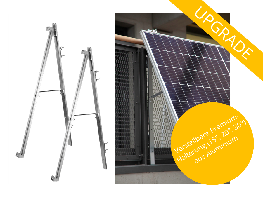 Solarpanel-Setup auf einem Balkon. Zwei Metallständer halten das Panel. Text zeigt ein Upgrade.