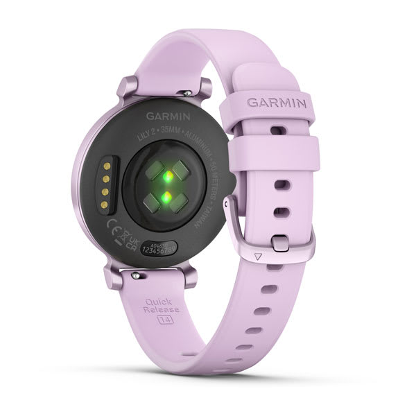 Eine Garmin Lily 2 Smartwatch, Rückansicht, mit pinkfarbenem Armband, auf weißem Hintergrund.