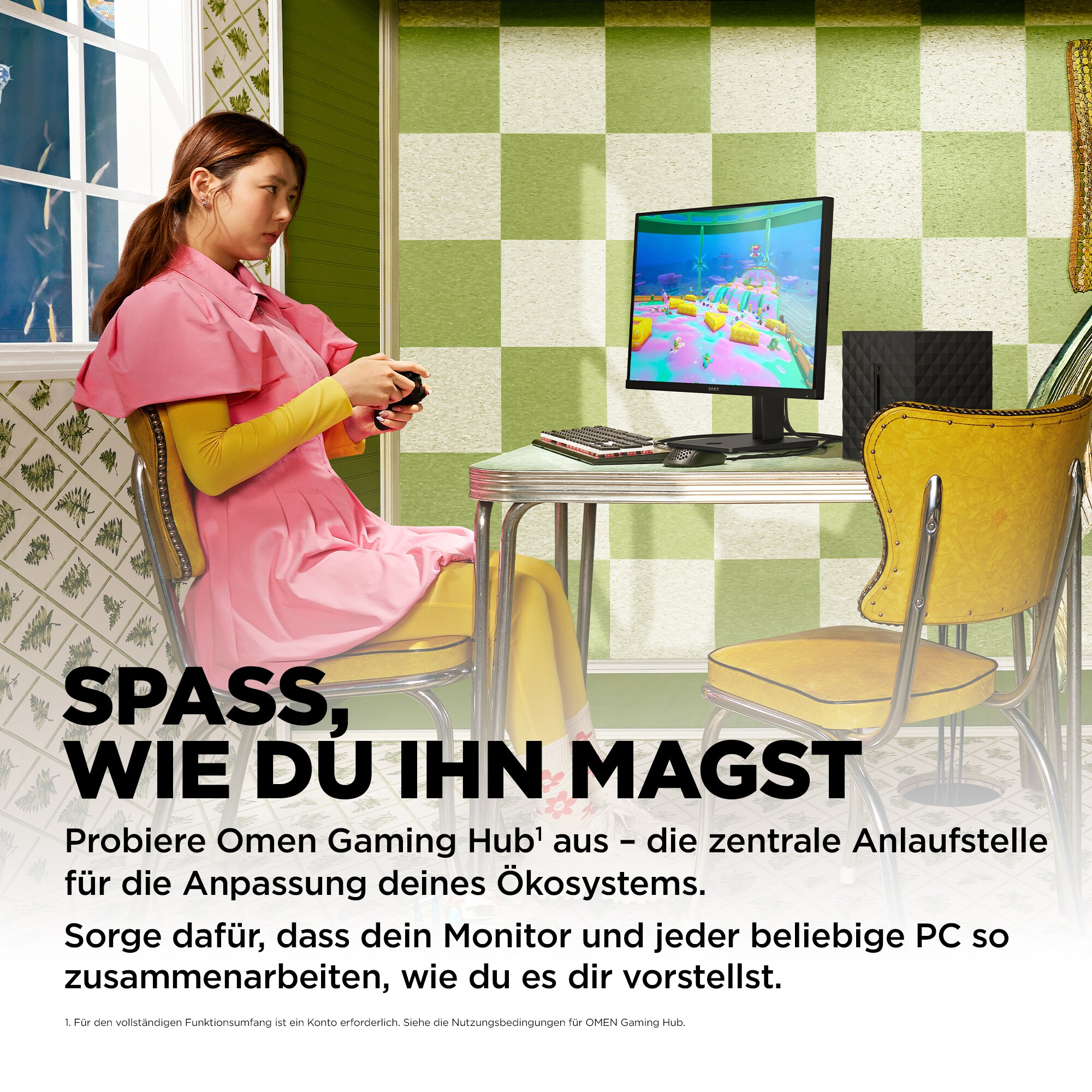 Eine Frau spielt ein Spiel auf einem Monitor mit dem Text 'SPASS, WIE DU IHN MAGST' und einem gelben Stuhl.