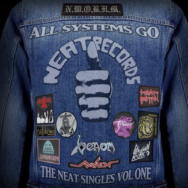 Jeansjacke hinten mit Patches. 'NEAT RECORDS' Daumen hoch. Viele Bandlogos.