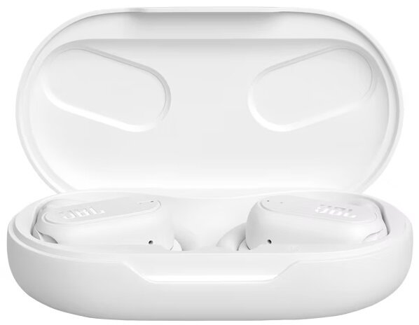 Białe słuchawki douszne w otwartym białym etui ładującym, na białym tle.