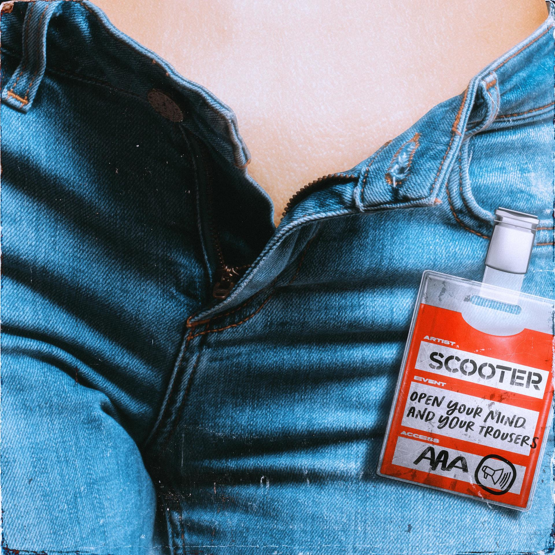 Blaue Jeans mit offenem Reißverschluss und einem Schild mit der Aufschrift SCOOTER.