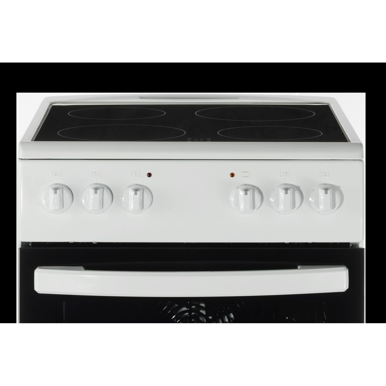 Witte elektrische kookplaat met knoppen, ovendeur, op witte achtergrond.