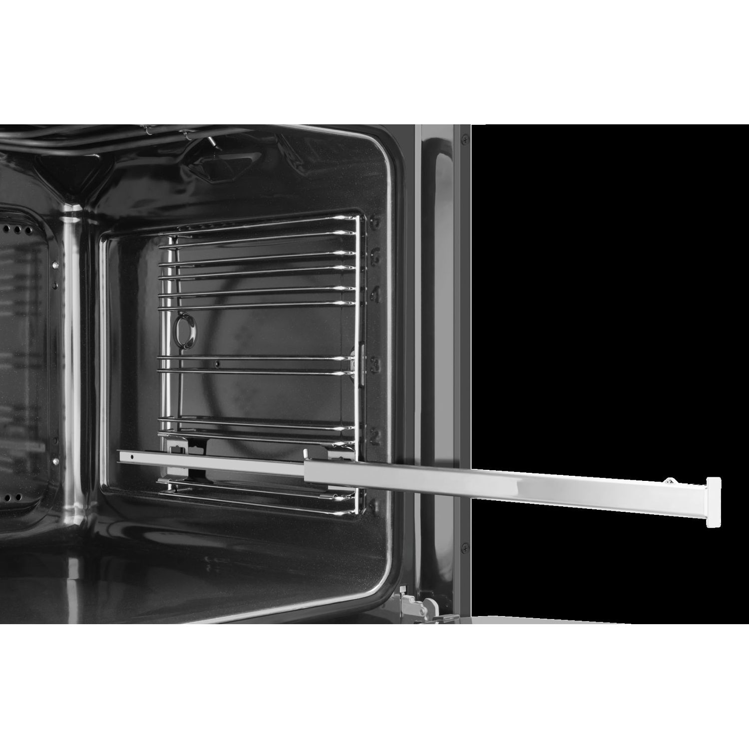 Interieur van een oven met een rek en een uittrekbare metalen plank. Zwart interieur met de deur open.