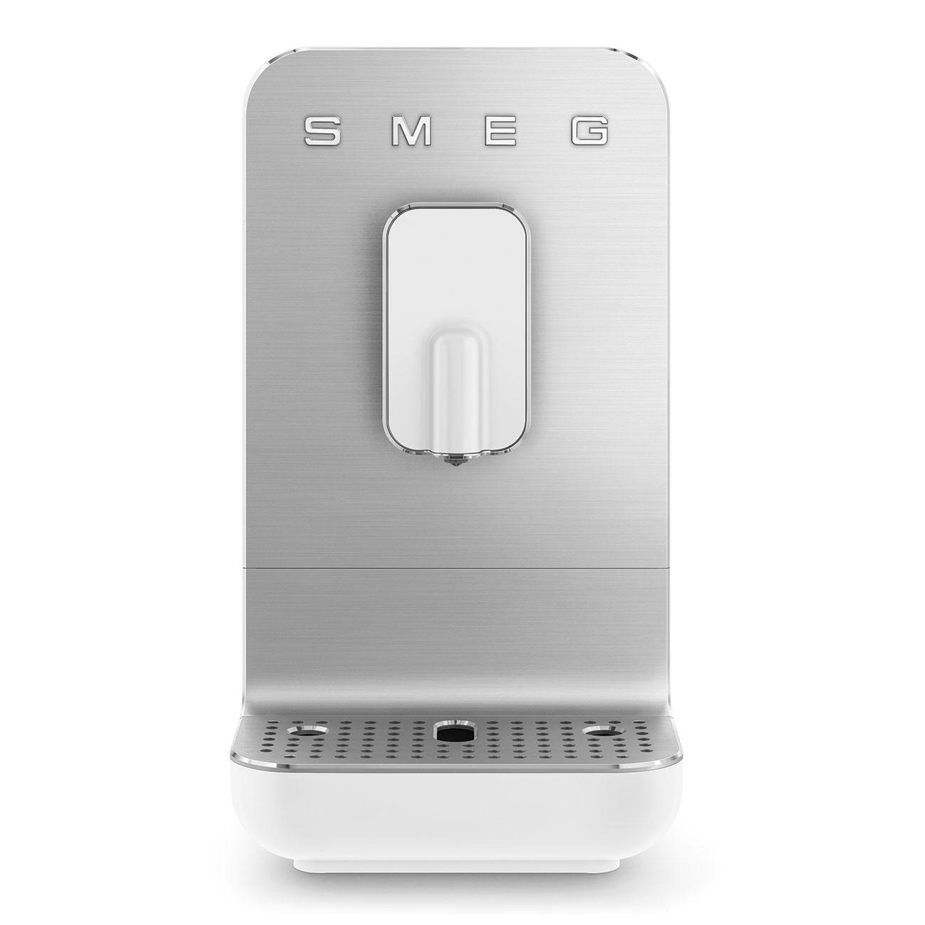 Ein silberner und weißer SMEG Wasserspender. Weißer oberer Bereich mit einem Ausgabebereich darunter.