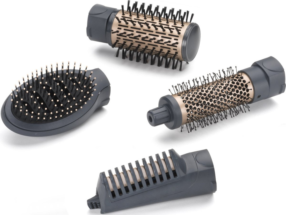 Quatre brosses à coiffer. Il y a deux brosses rondes et deux brosses plates de différentes tailles.