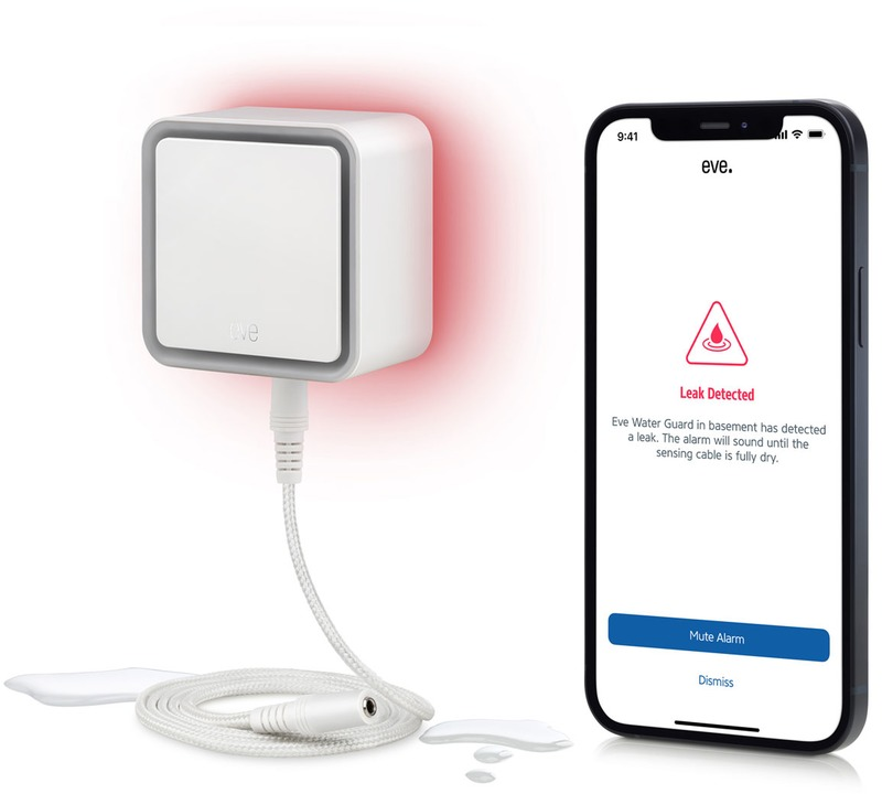 Weißer Wasseraustrittsensor mit Telefon, das den Austritt zeigt.